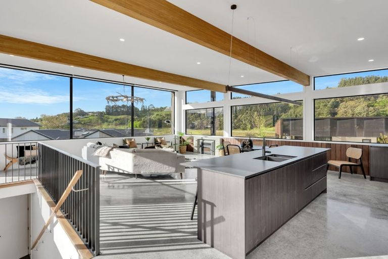 Photo of property in 13 Round Hill Rise, Cracroft, Christchurch, 8022