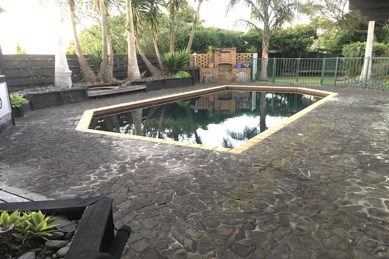 Photo of property in 59 Mcfadzean Drive, Blockhouse Bay, Auckland, 0600