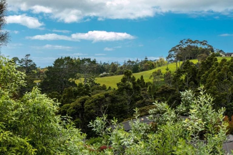 Photo of property in 4a Viridian Lane, Greenhithe, Auckland, 0632
