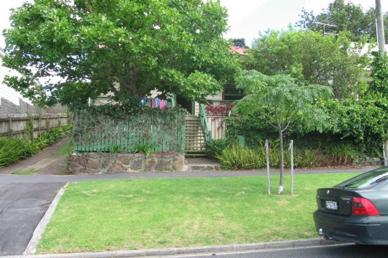 Photo of property in 11 Abbotsford Terrace, Devonport, Auckland, 0624
