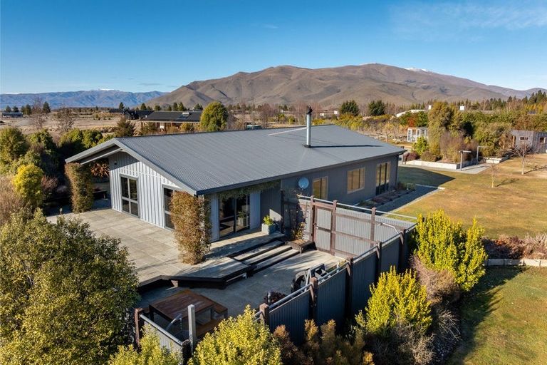 Photo of property in 16 Matukituki Crescent, Twizel, 7901
