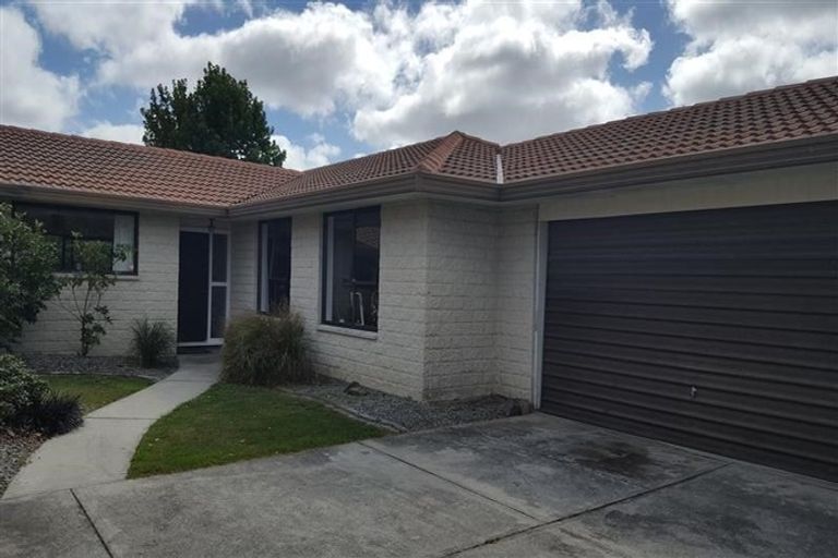 Photo of property in 30 Regency Crescent, Redwood, Christchurch, 8051