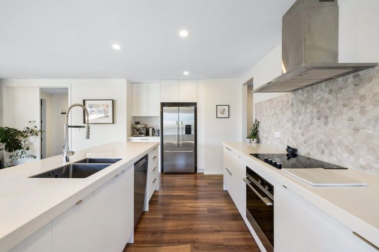 Photo of property in 12 Kereru Crescent, Wanaka, 9305