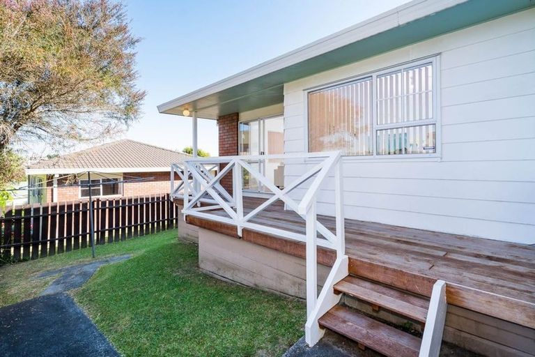 Photo of property in 1/71 Browns Bay Road, Browns Bay, Auckland, 0630