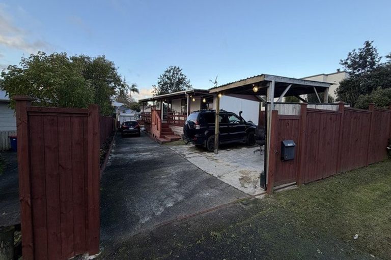 Photo of property in 19 Posa Avenue, Henderson, Auckland, 0612