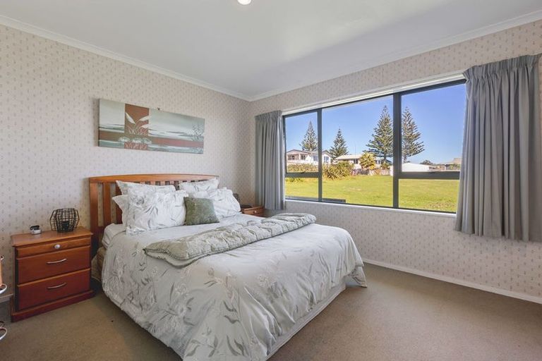 Photo of property in 49 Battiscombe Terrace, Waitara, 4320