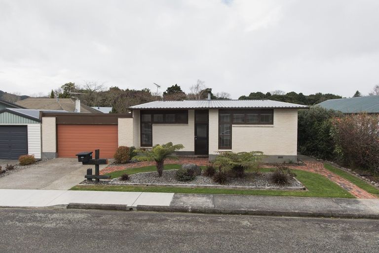 Photo of property in 3 Parera Grove, Heretaunga, Upper Hutt, 5018