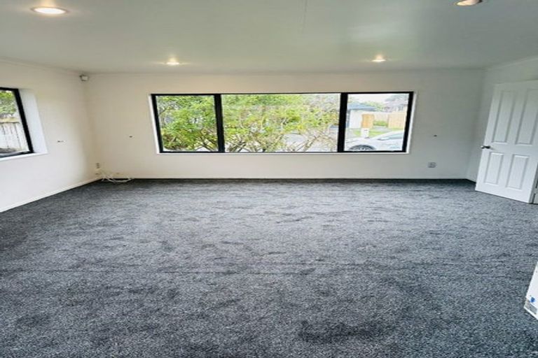 Photo of property in 5 Attymon Lane, East Tamaki, Auckland, 2016