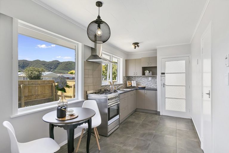 Photo of property in 35 Percy Cameron Street, Avalon, Lower Hutt, 5011