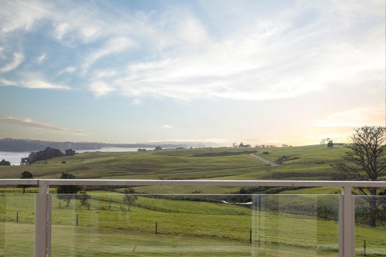 Photo of property in 189 Vaughans Road, Okura, Albany, 0792