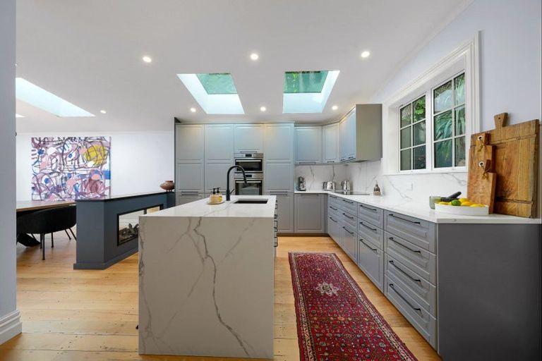 Photo of property in 36 Queen Street, Northcote Point, Auckland, 0627