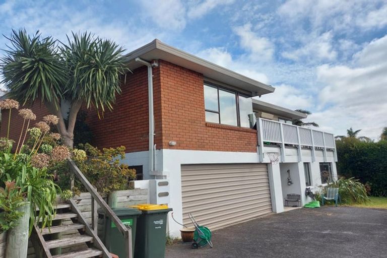 Photo of property in 2/85 Raleigh Road, Northcote, Auckland, 0627