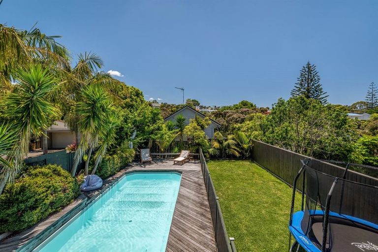 Photo of property in 1/16 Waratah Street, Birkenhead, Auckland, 0626