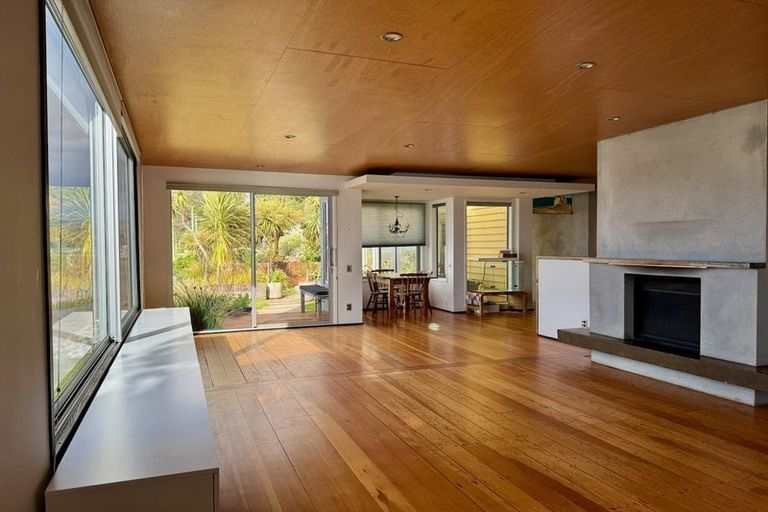 Photo of property in 15b Seaview Road, Paremata, Porirua, 5024