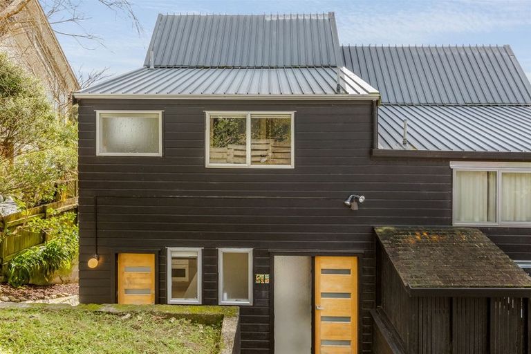 Photo of property in 1/12 Kenef Road, Paremata, Porirua, 5024