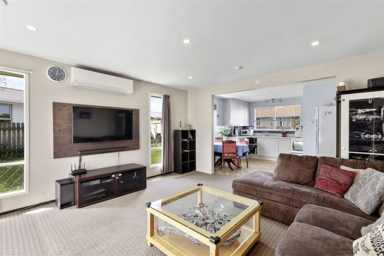 Photo of property in 2/23 Branksome Place, Parklands, Christchurch, 8083