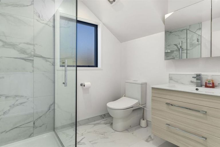 Photo of property in 2/137 View Road, Sunnyvale, Auckland, 0612