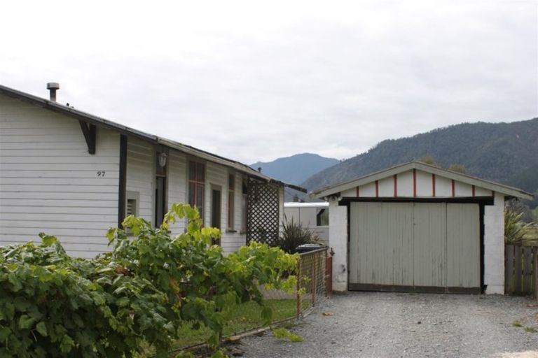 Photo of property in 97 Fairfax Street, Murchison, 7007