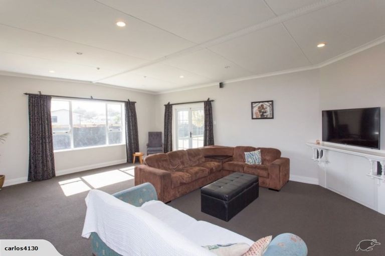 Photo of property in 21 Cornfoot Street, Castlecliff, Whanganui, 4501