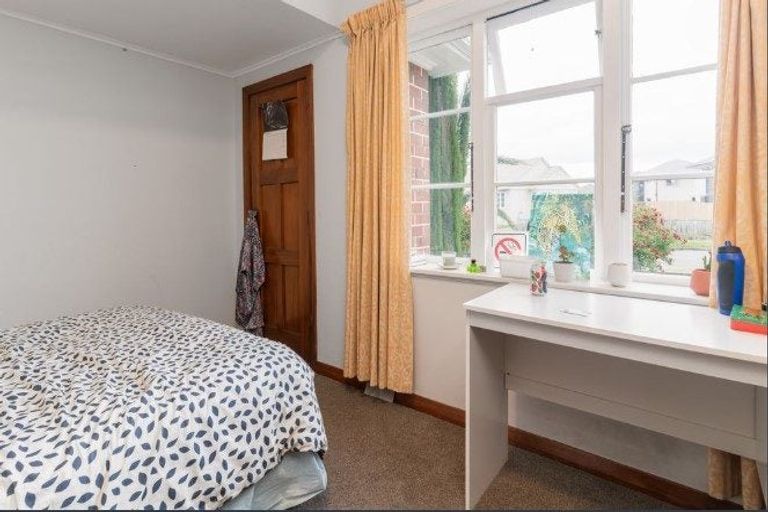 Photo of property in 2 Kawaka Street, Riccarton, Christchurch, 8041