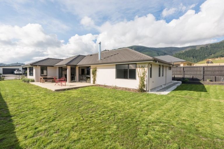 Photo of property in 16 Woolshed Drive, Stoke, Nelson, 7011