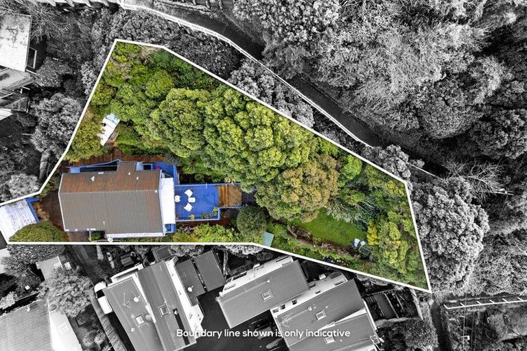 Photo of property in 140a Queens Drive, Lyall Bay, Wellington, 6022