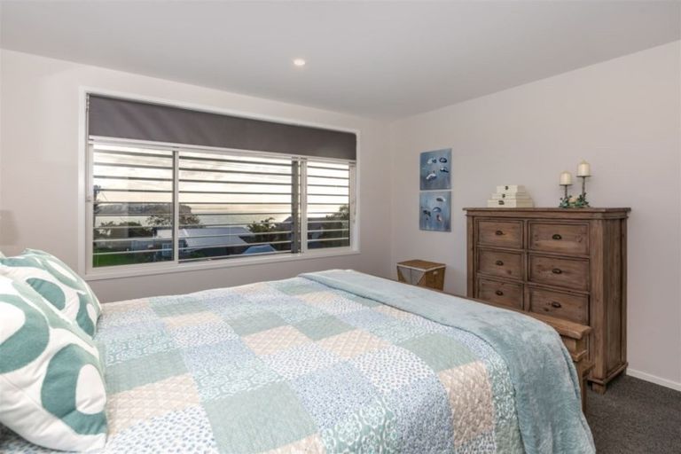 Photo of property in 17 Tindalls Bay Road, Tindalls Beach, Whangaparaoa, 0930