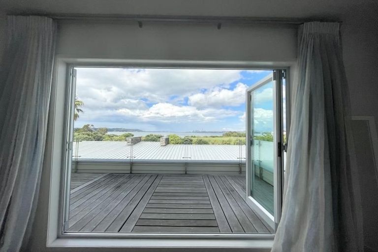 Photo of property in 47 Spinnaker Drive, Te Atatu Peninsula, Auckland, 0610
