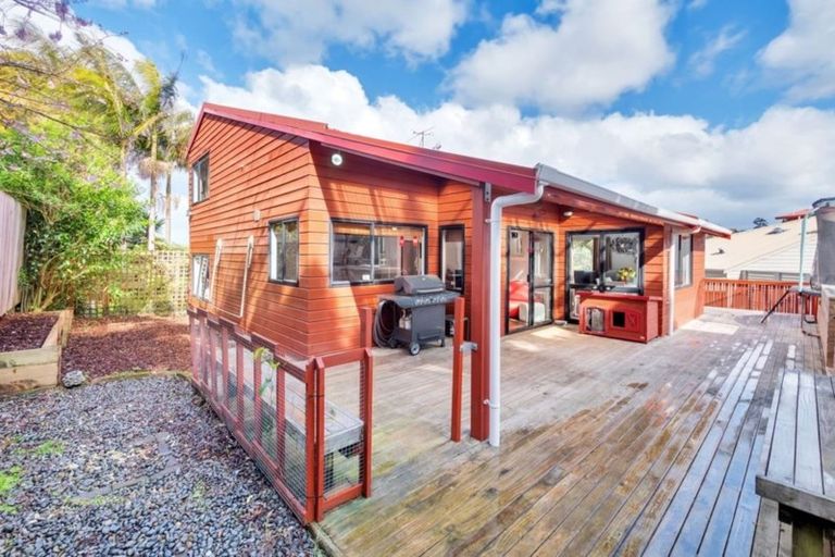 Photo of property in 1/65 Nigel Road, Browns Bay, Auckland, 0630