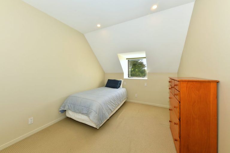 Photo of property in 28 Camberwell Place, Avonhead, Christchurch, 8042