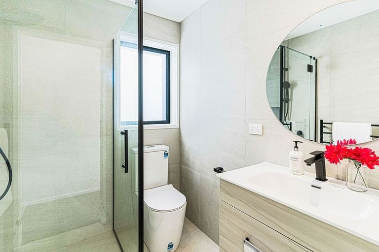 Photo of property in 19f Bradbury Road, Botany Downs, Auckland, 2010