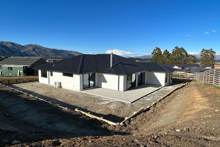 Photo of property in 37 Tomtit Crescent, Lake Hawea, 9382