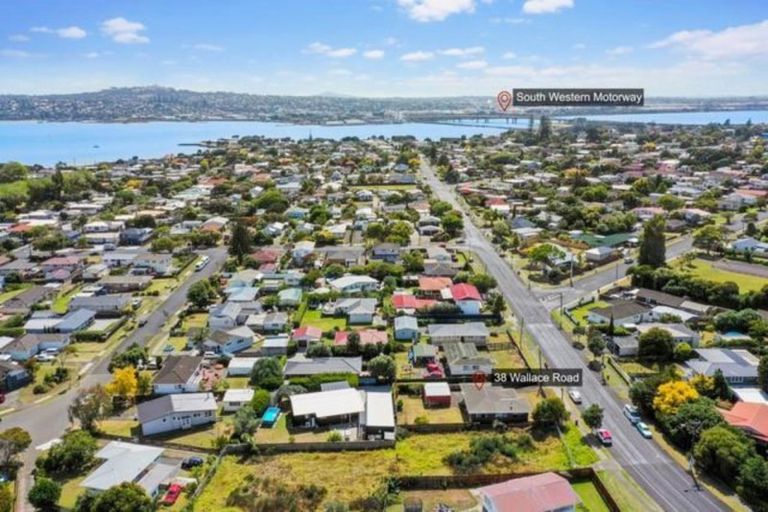 Photo of property in 38 Wallace Road, Mangere Bridge, Auckland, 2022