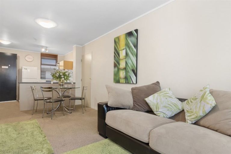 Photo of property in Capri Apartments, 5 The Mall, Mount Maunganui, 3116