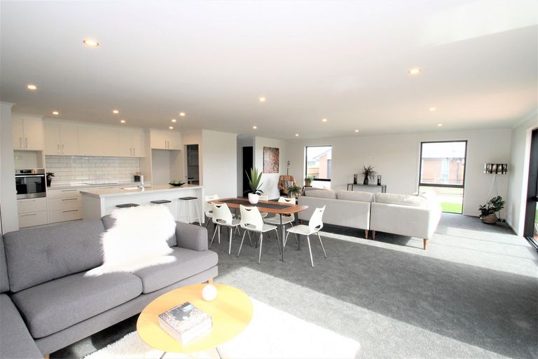 Photo of property in 6 Silverview Place, Mosgiel, 9024