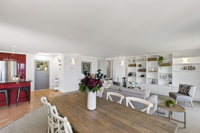 Photo of property in 23 Alexandra Road, Roseneath, Wellington, 6021