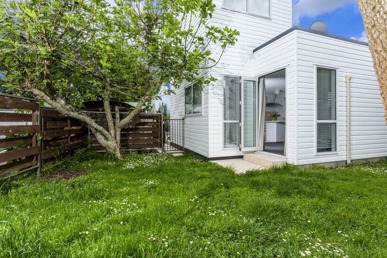 Photo of property in 44a Waverley Avenue, Glenfield, Auckland, 0629