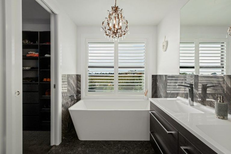 Photo of property in 30 Lakeside Terrace, Omokoroa, 3114