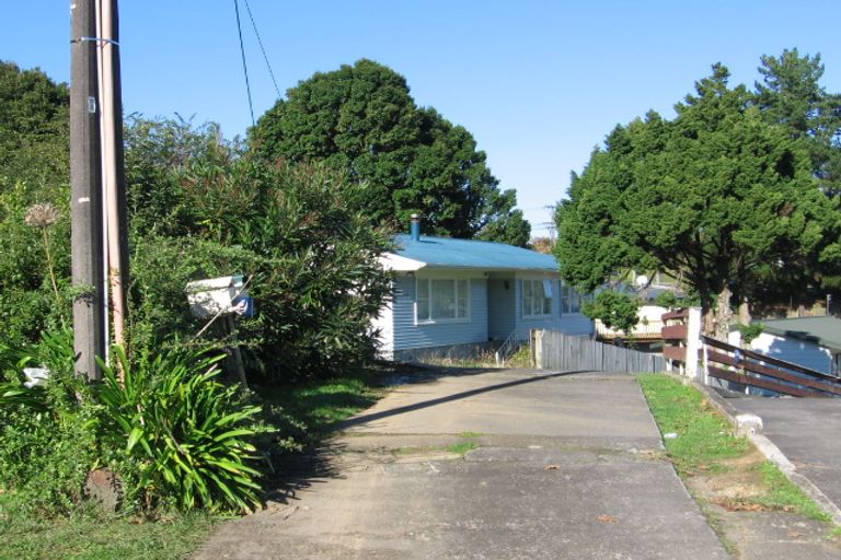 Photo of property in 1/27 Castaing Crescent, Te Atatu South, Auckland, 0610