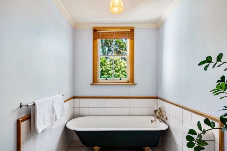 Photo of property in 14 Elizabeth Road, Bluff Hill, Napier, 4110