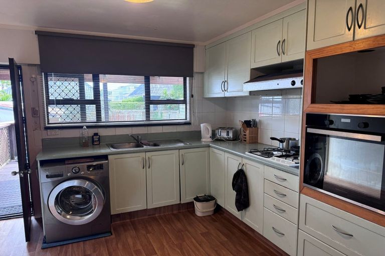 Photo of property in 47 Smale Street, Point Chevalier, Auckland, 1022