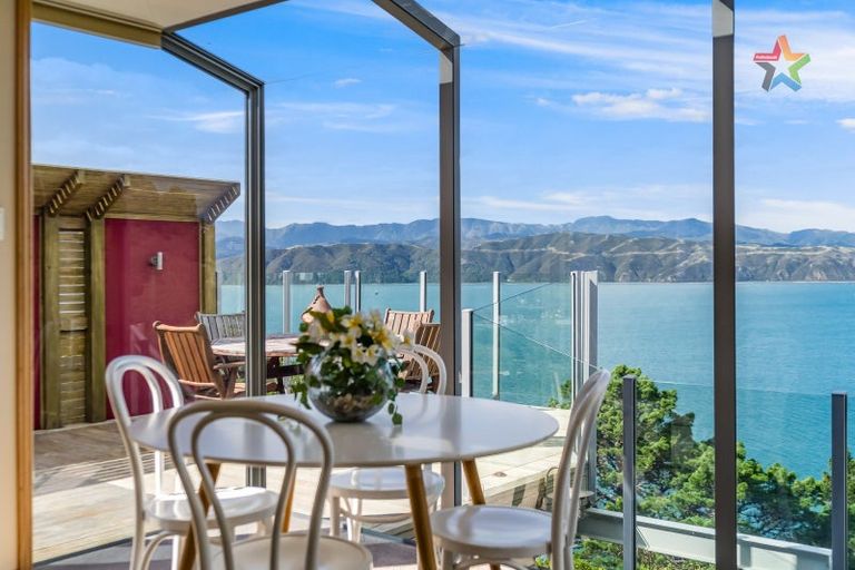 Photo of property in 26a Tai Paku Paku Road, Karaka Bays, Wellington, 6022