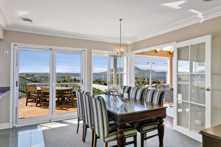 Photo of property in 2 Krissell Place, Acacia Bay, Taupo, 3330