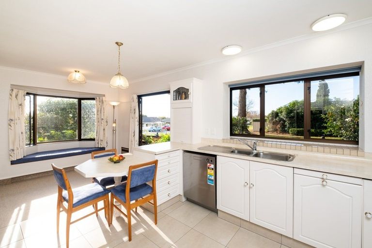 Photo of property in 2 Chestnut Court, Havelock North, 4130