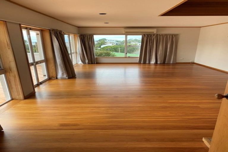 Photo of property in 10 Park Rise, Campbells Bay, Auckland, 0630