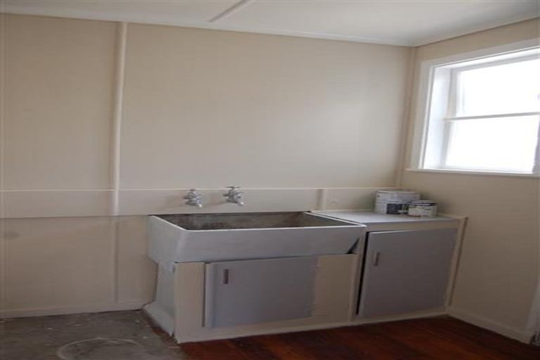 Photo of property in 3 Shearer Crescent, Naenae, Lower Hutt, 5011