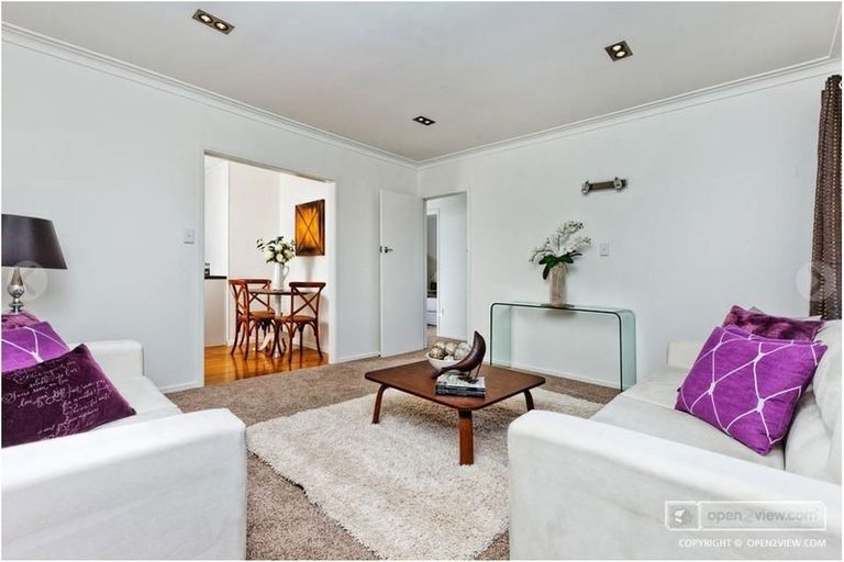 Photo of property in 2/4 Kowhai Road, Campbells Bay, Auckland, 0630