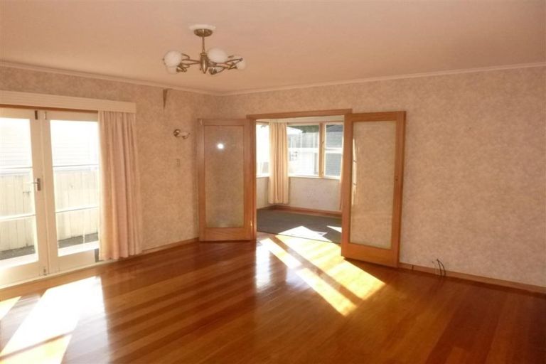 Photo of property in 124 Cambridge Terrace, Fairfield, Lower Hutt, 5011