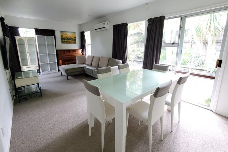 Photo of property in 1/546 Glenfield Road, Glenfield, Auckland, 0629