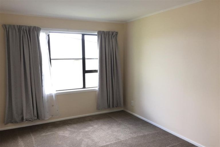 Photo of property in 1/16 Peach Road, Glenfield, Auckland, 0629